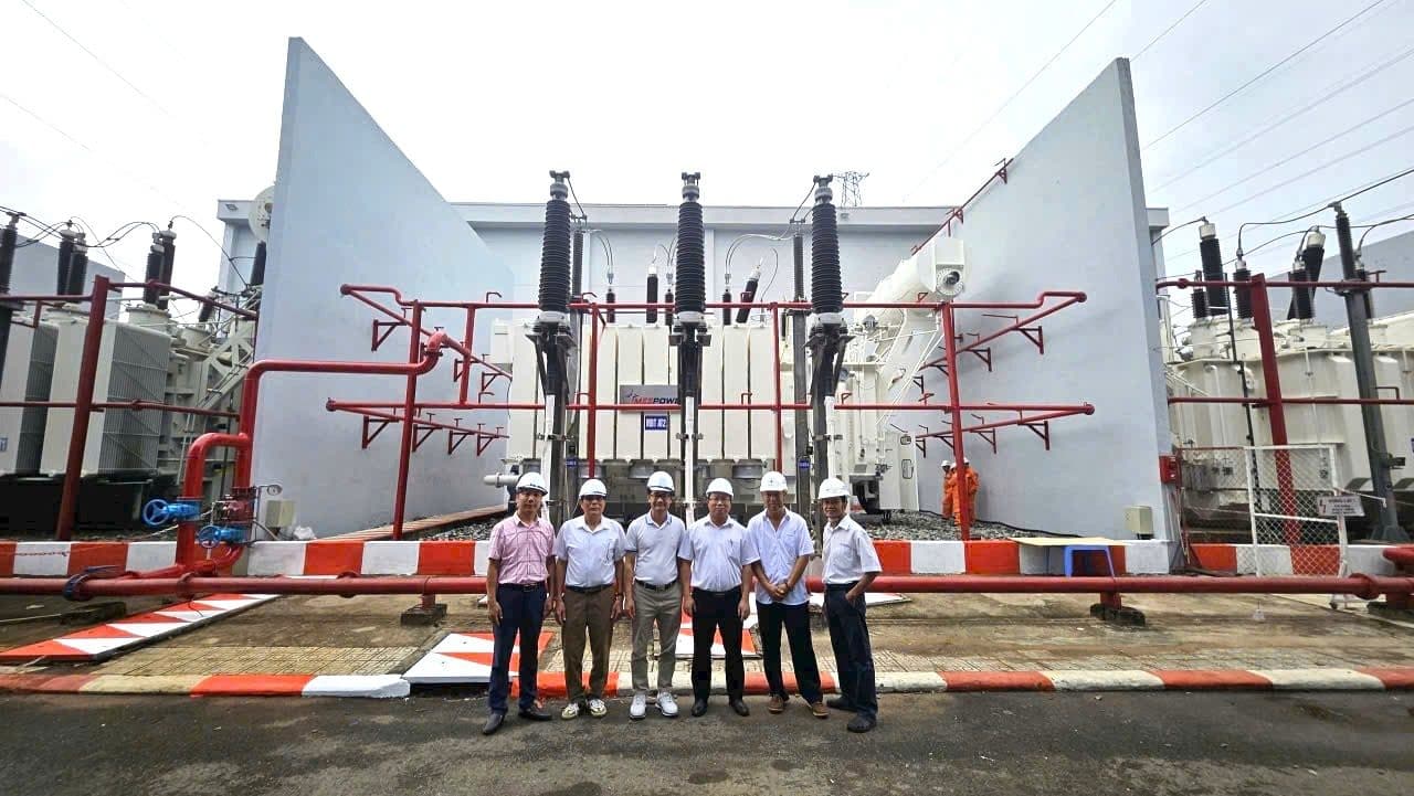 Lãnh đạo MEEPOWER tham gia đóng điện